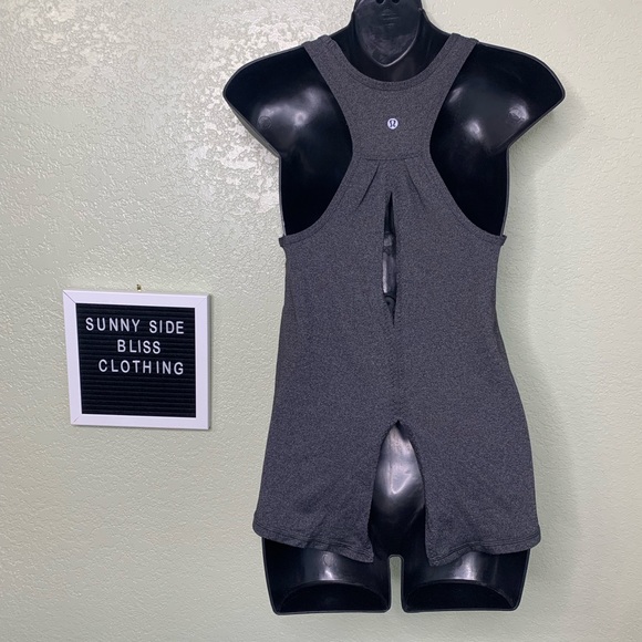 Lululemon Athletic Dark Gray Lightweight Keyhole Racerback Tank Top Size 4 - Picture 3 of 6